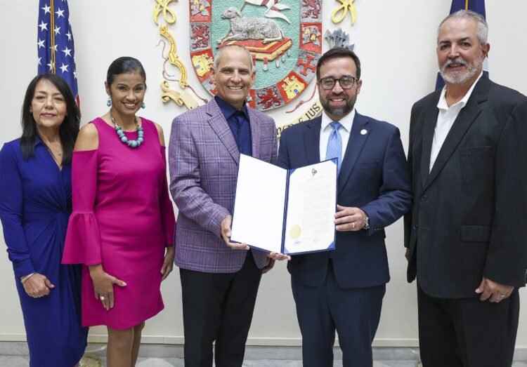 foto 56 proclama croem lydia burgos norma pacheco dr. rafael ramirez rivera lcdo. omar marrero roberto rivera ponce