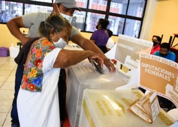 con retraso en la apertura de las casillas inició la jornada electoral en campeche, en varias casillas se observaron largas filas.