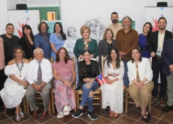 img 4503 la presidenta de la junta de directores del desfile nacional puertorriqueño lillian rodríguez lópez junto al grupo de homenajeados b