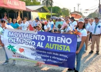 la caminata inicio desde el parquecito a la madre hasta llegar al parque central de tela 696x418