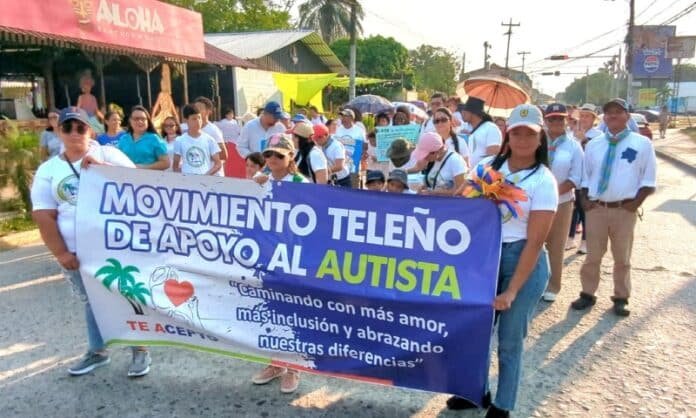 la caminata inicio desde el parquecito a la madre hasta llegar al parque central de tela 696x418