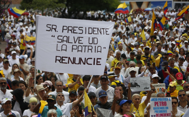 marcha contra petro
