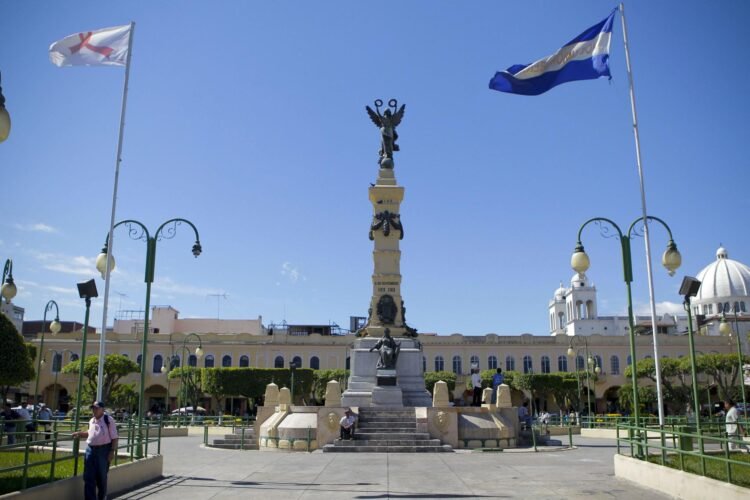 el salvador amplía los permisos para turistas desde los tres hasta los seis meses