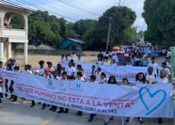 la cicesct inauguro el mes contra la trata de personas con una caminata en roatan