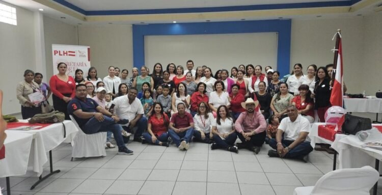 secretaria de la mujer del pl realiza foro en la paz