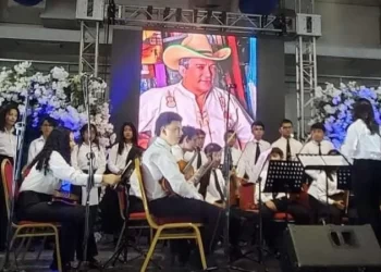 homenaje moises canelo 1