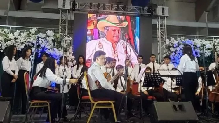 homenaje moises canelo 1