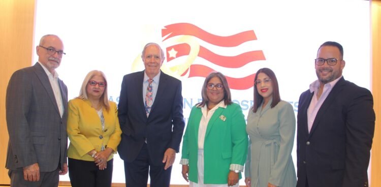 img 0882 grupo de conferenciantes en el evento que dio paso a la premiación a catorce hospitales de puerto rico