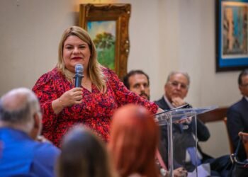 cámara españa comercio escucha a jenniffer colón