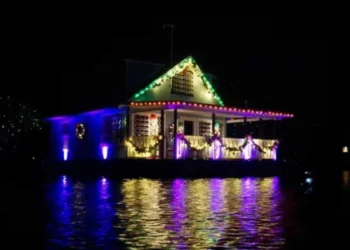 casas la parguera iluminadas scaled 1.jpg