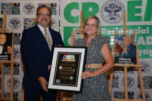 foto 002 ing. rafael muñóz y lcda. marta rivera plaza