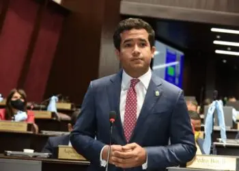 omar fernandez diputado de la fuerza del pueblo 1024x683 1