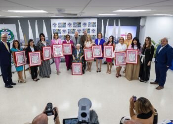 reconocimientos mujeres distinguidas 2025 en la semana de la mujer 23