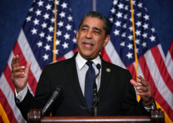 Congresista Adriano Espaillat: Compromiso y liderazgo con su comunidad y el Distrito 13