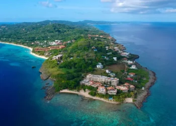 Roatán impulsa su desarrollo con fuerte inversión hotelera, favoreciendo al turismo en Tegucigalpa