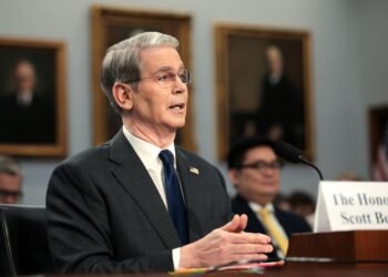 La Advertencia del Secretario del Tesoro de EE. UU.: Consecuencias de la Falta de Pactos Comerciales