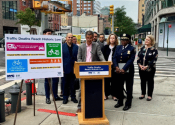 VISIÓN CERO: EL NYC DOT ANUNCIA QUE LAS MUERTES POR ACCIDENTES DE TRÁFICO ALCANZARON SU NIVEL MÁS BAJO EN LA HISTORIA REGISTRADA DURANTE LOS PRIMEROS SEIS MESES DE 2025, CON UNA DISMINUCIÓN DEL 32 % CON RESPECTO AL AÑO PASADO.