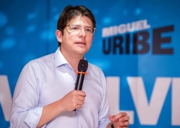 Miguel Uribe Turbay en Ruta hacia la Recuperación: Nueva Cirugía y Apoyo de la Comunidad