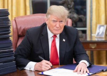 Trump Inicia Envío de Notificaciones Formales de Aranceles a Más de 10 Países