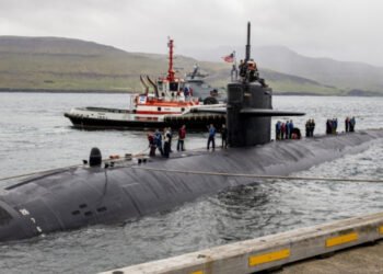 🚨🌊 CERCO MILITAR EN EL CARIBE: SUBMARINO NUCLEAR Y CRUCERO DE GUERRA DE EE. UU. CONTRA MADURO