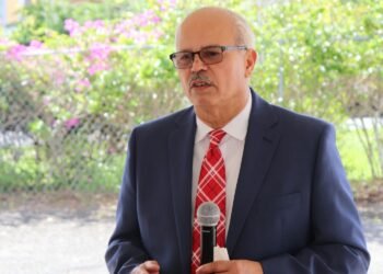 Complacida CROEM ALUMNI por el retorno de Raúl Russi como director de ACACIA Network