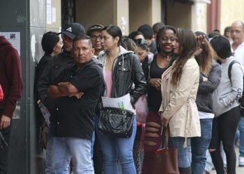 Migrantes en Chile: ¿todos aportan realmente, o la mayoría espera vivir de gratuidades estatales recibiendo granjerías y beneficios?