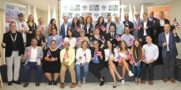 Ex alumnos de CROEM reconocen y otorgan el grado de “CROEMITA Ad honorem” a legisladora del Estado de la Florida