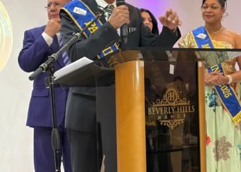 Cruz Jiminián es reconocido por dominicanos en NY