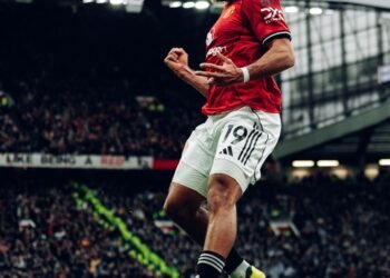 MANCHESTER ES ROJO: UNITED VENCE AL CITY Y SACUDE LA PREMIER