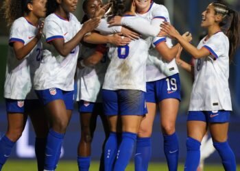 USA FEMENINO ARROLLA A CHILE