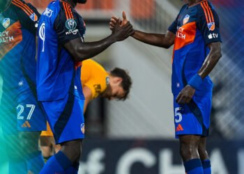 ¡CINCINNATI APLASTA Y DEJA SIN OPCIONES A O&M!