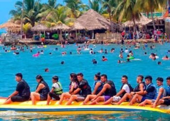 Las playas son una de las zonas más saturadas por visitantes de varios lugares del país.