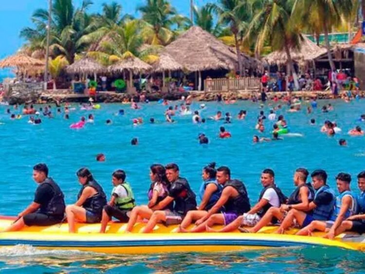 Las playas son una de las zonas más saturadas por visitantes de varios lugares del país.