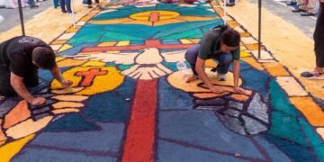 Momento en que elaboraban las alfombras.