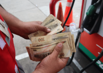 El gobierno de Honduras destina más de 22 millones de lempiras diarios en subsidios al combustible para mitigar el impacto económico. (Cortesía: Sen.hn)