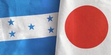 Banderas Honduras - Japón. Imagen cortesía: proceso.hn