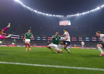 Inglaterra se impone al vendaval mexicano y avanza a cuartos tras un partidazo!