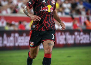 RED BULLS RESCATAN UN EMPATE ANTE CHICAGO FIRE GRACIAS A UN GOL EN LAS POSTRIMERÍAS DEL ENCUENTRO