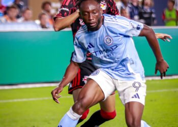 ¡DRAMA EN YANKEE STADIUM! JULIAN HALL CASTIGA EL ERROR DE NYCFC Y LOS RED BULLS GANAN EL CLÁSICO DE NUEVA YORK