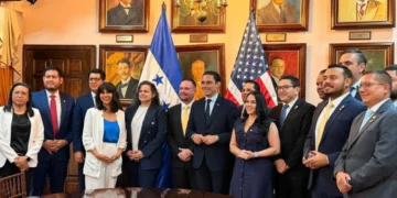 Las comisiones de Seguridad y Defensa del Congreso Nacional sostuvieron una reunión con representantes de la Embajada de Estados Unidos para avanzar en la elaboración de reformas legales orientadas a fortalecer la lucha contra el crimen organizado, el narcotráfico y el lavado de activos en Honduras.