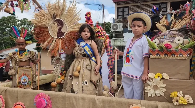 Desde los pequeños hasta lo más grandes, la celebración del festival es una tradición. Créditos de imagen - La Tribuna.